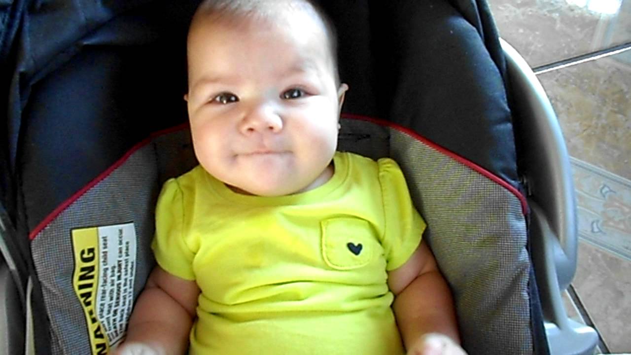 Bebe platicando a los 2 meses!!
