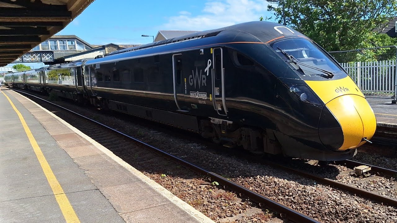 trains and tones at Llanelli including Queen Elizabeth 800003, the white ribbon 800016 on 15.5.24