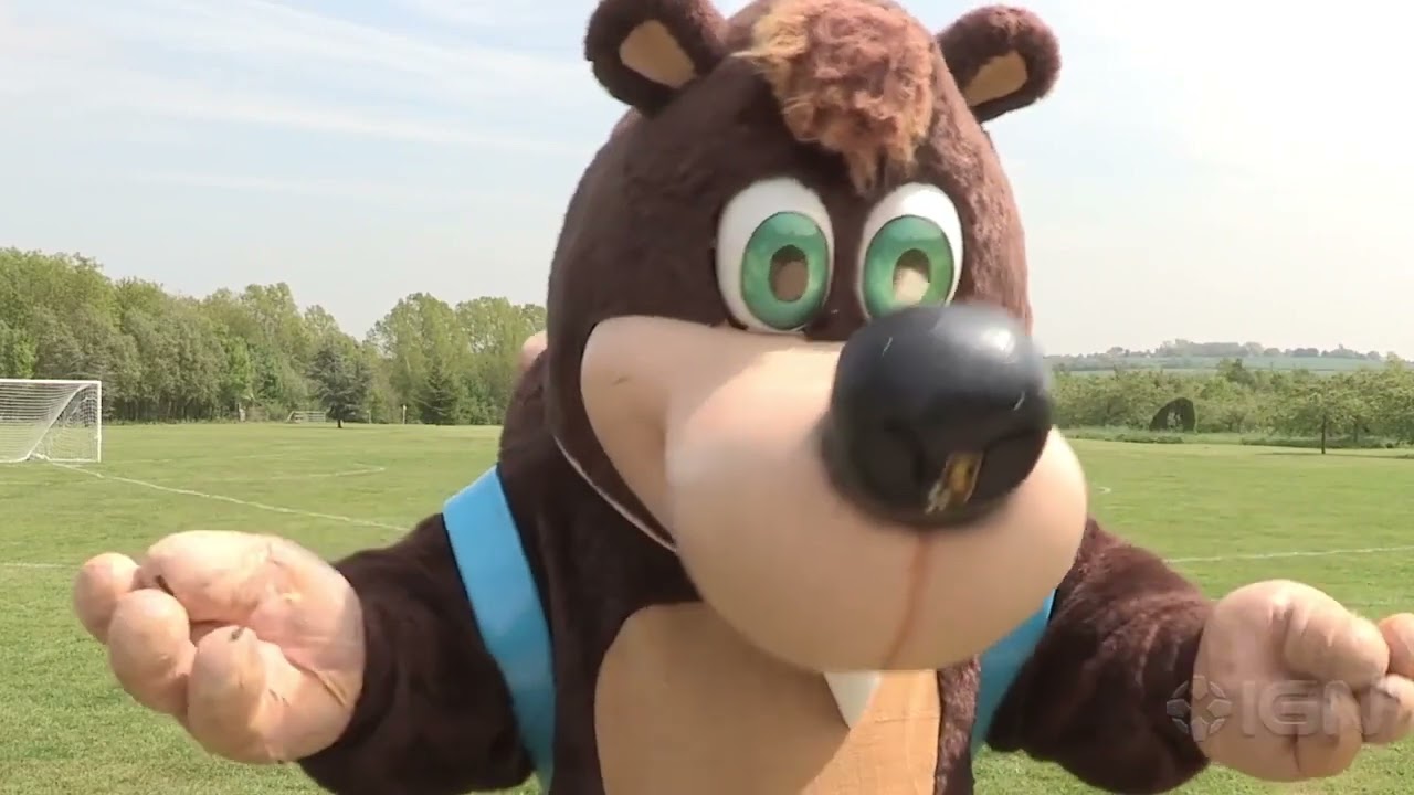 Daniel Krupa from IGN puts on the Banjo costume