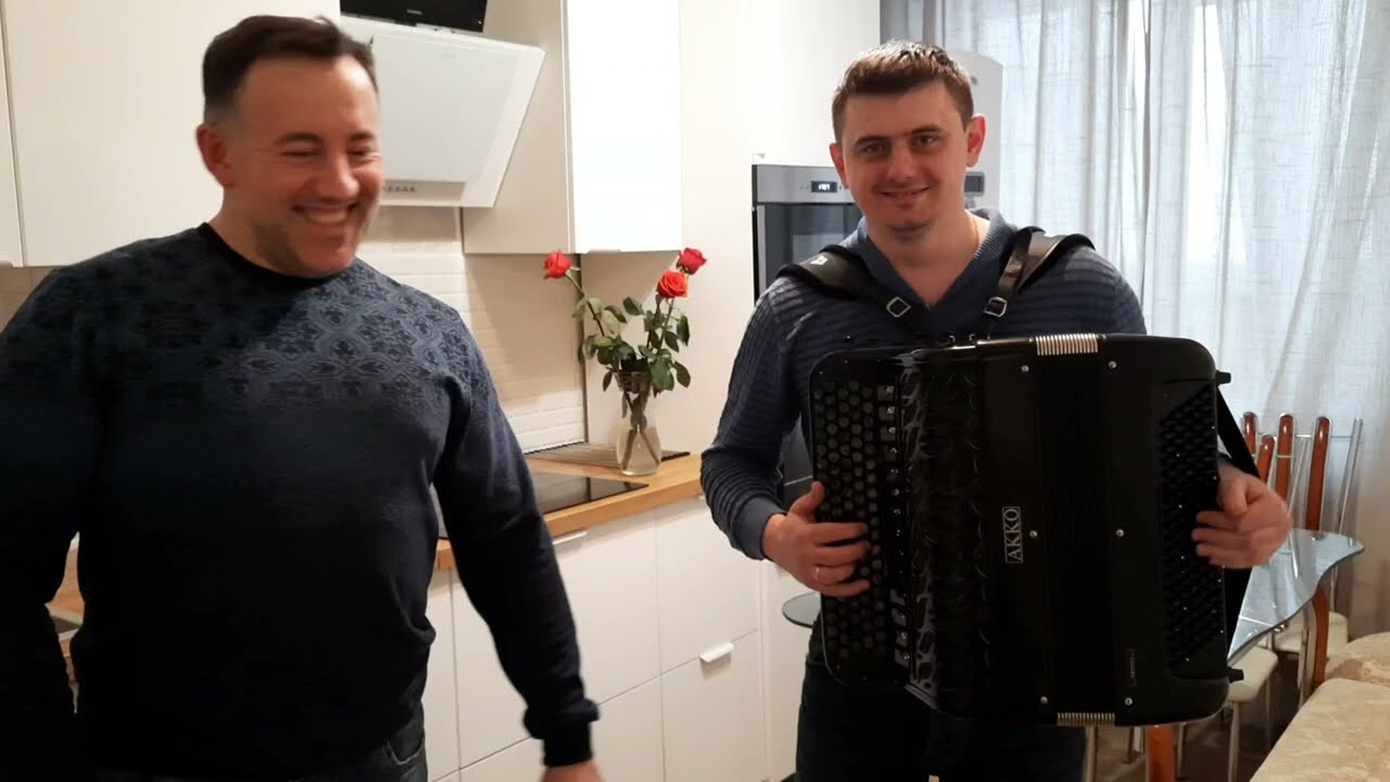 Таланты на кухне! Тенор Андрей Киреев и баянист Иван Адыбаев! С зимней, залихватской песней!