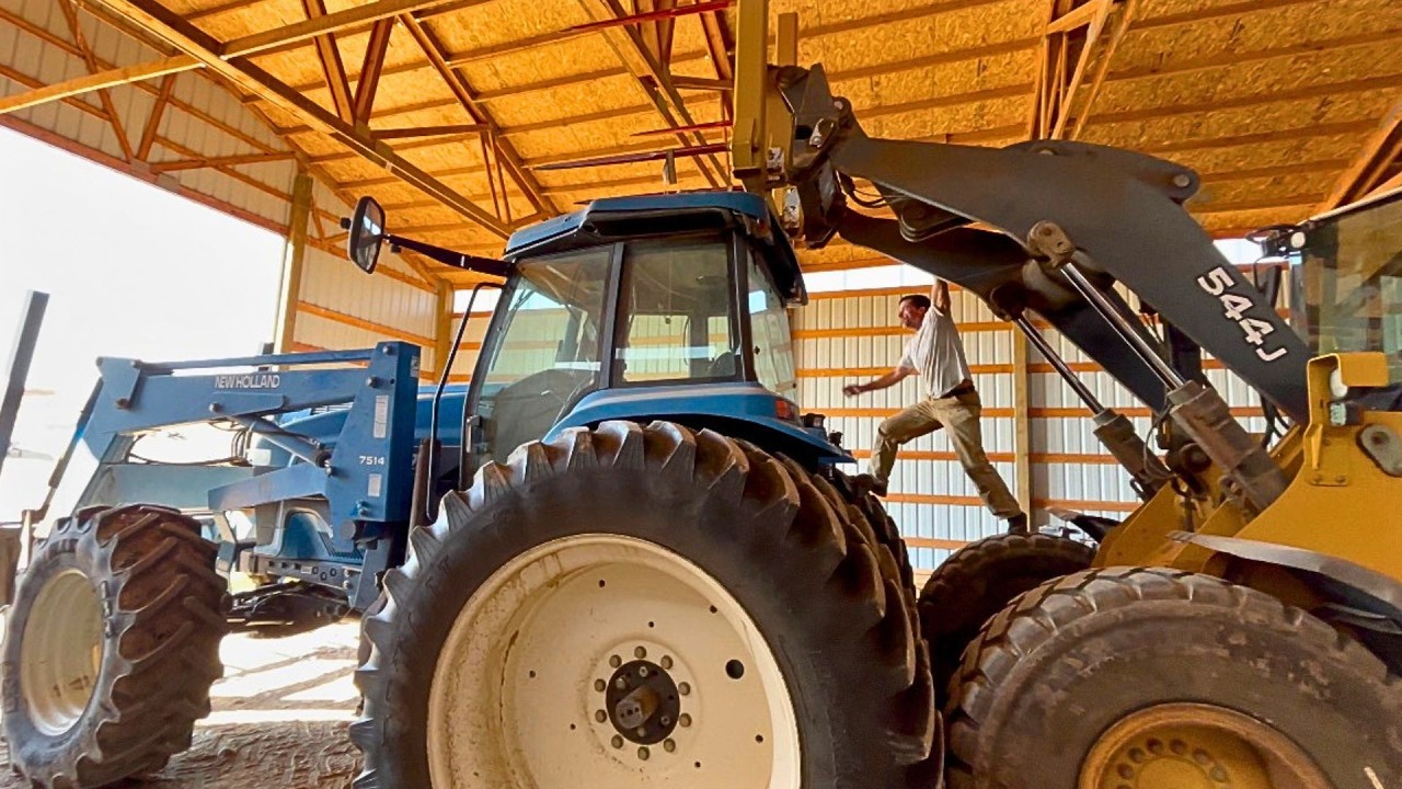 Bluey, the big blue tractor finally gets AC! This will be so cool!