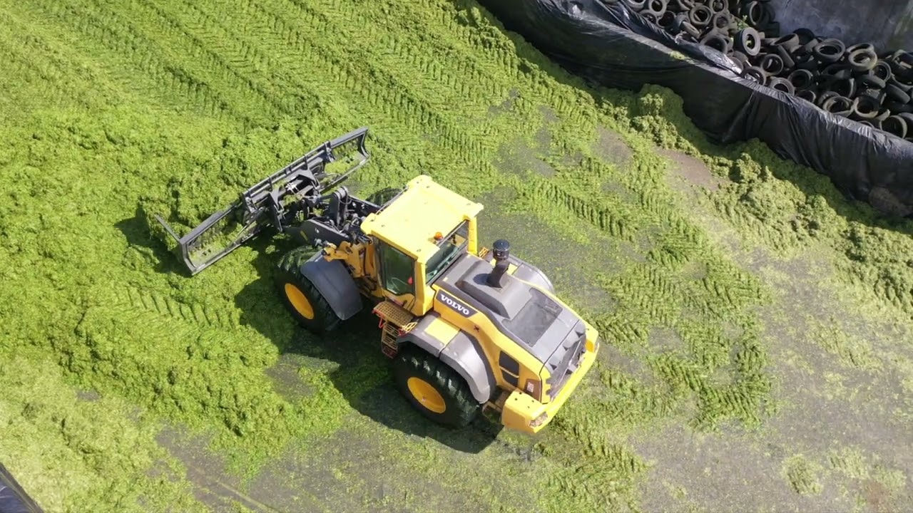 2023 Volvo L120H pushing in grass