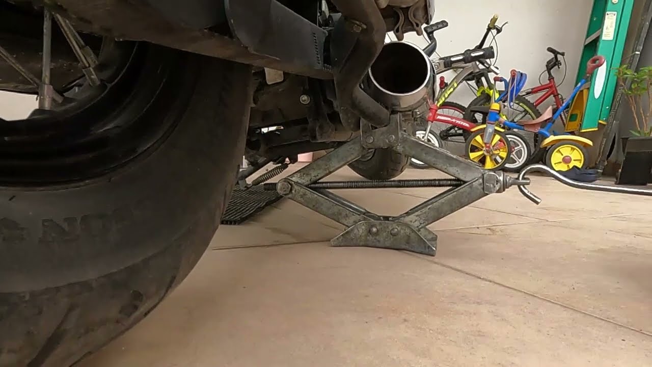 Trucos para Levantar tu Moto  sin Necesidad de un Caballete - Cambio de Rueda Trasera Sportster