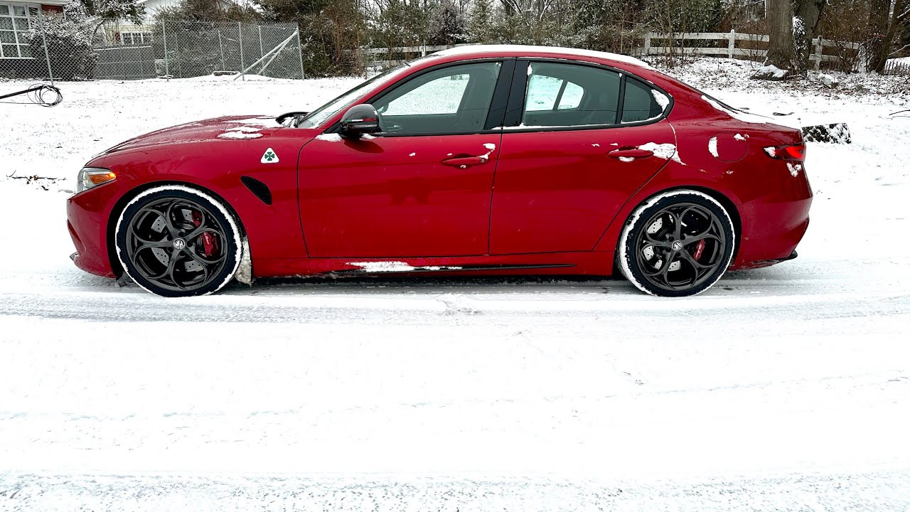 Зимняя снежная поездка на Alfa Romeo Giulia QV на Continental DWS06 Plus | Безумное веселье