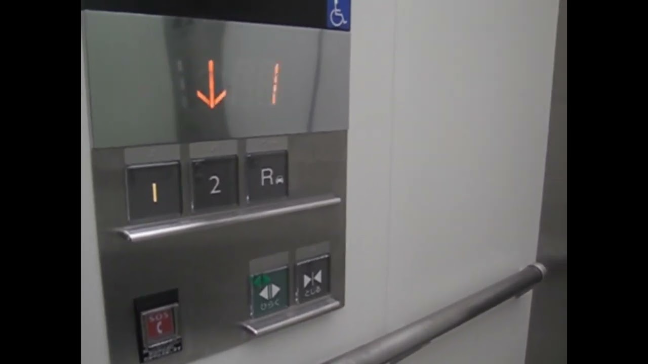 イオンモールのエレベーター