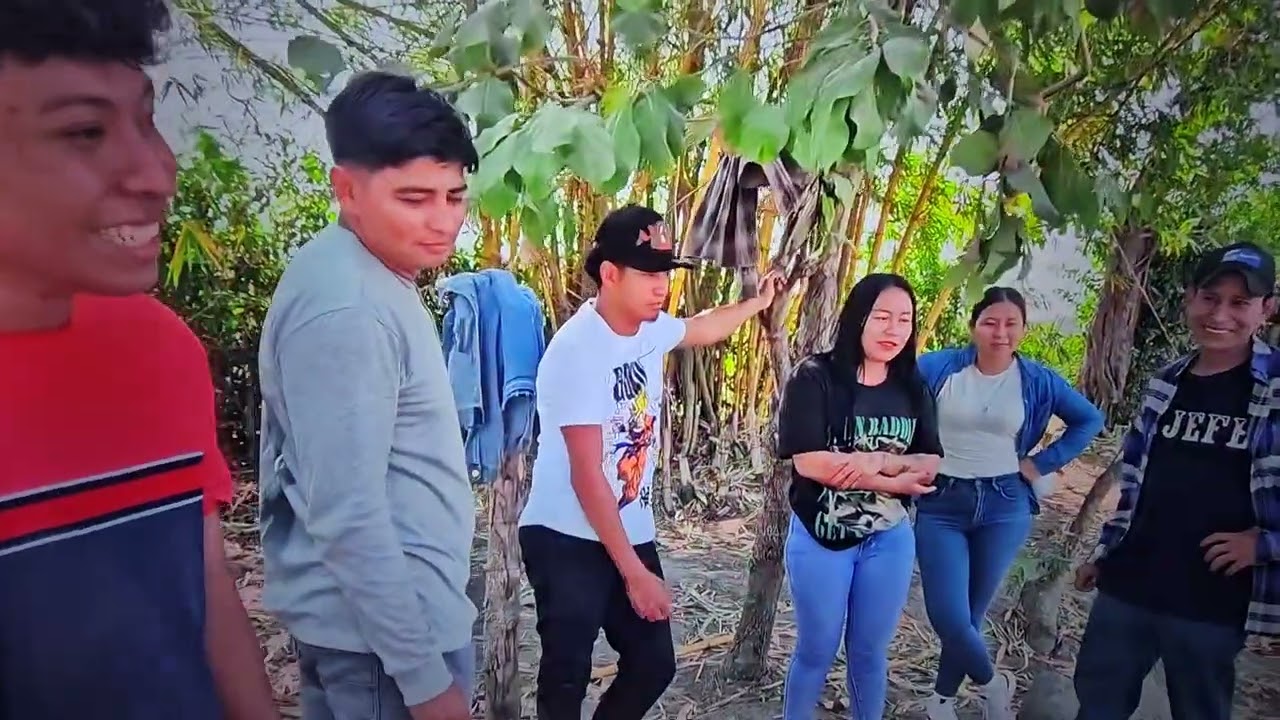 Trucha Beso a Ingrid Frente a chentia todo Aruńada le dejo la Cara a trucha/mira el gran 