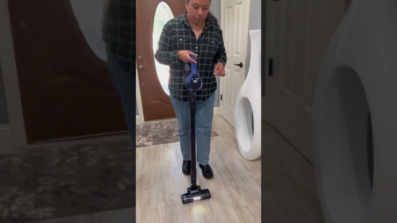 Moosoo XC1 vacuum cleaner. Cleaning house from pet hair.