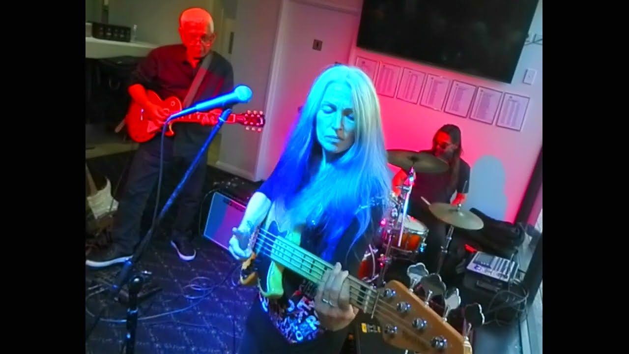 🎸🥁🎸 B A S S ~ S O L O 🎸🥁🎸Rebecca Johnson Band