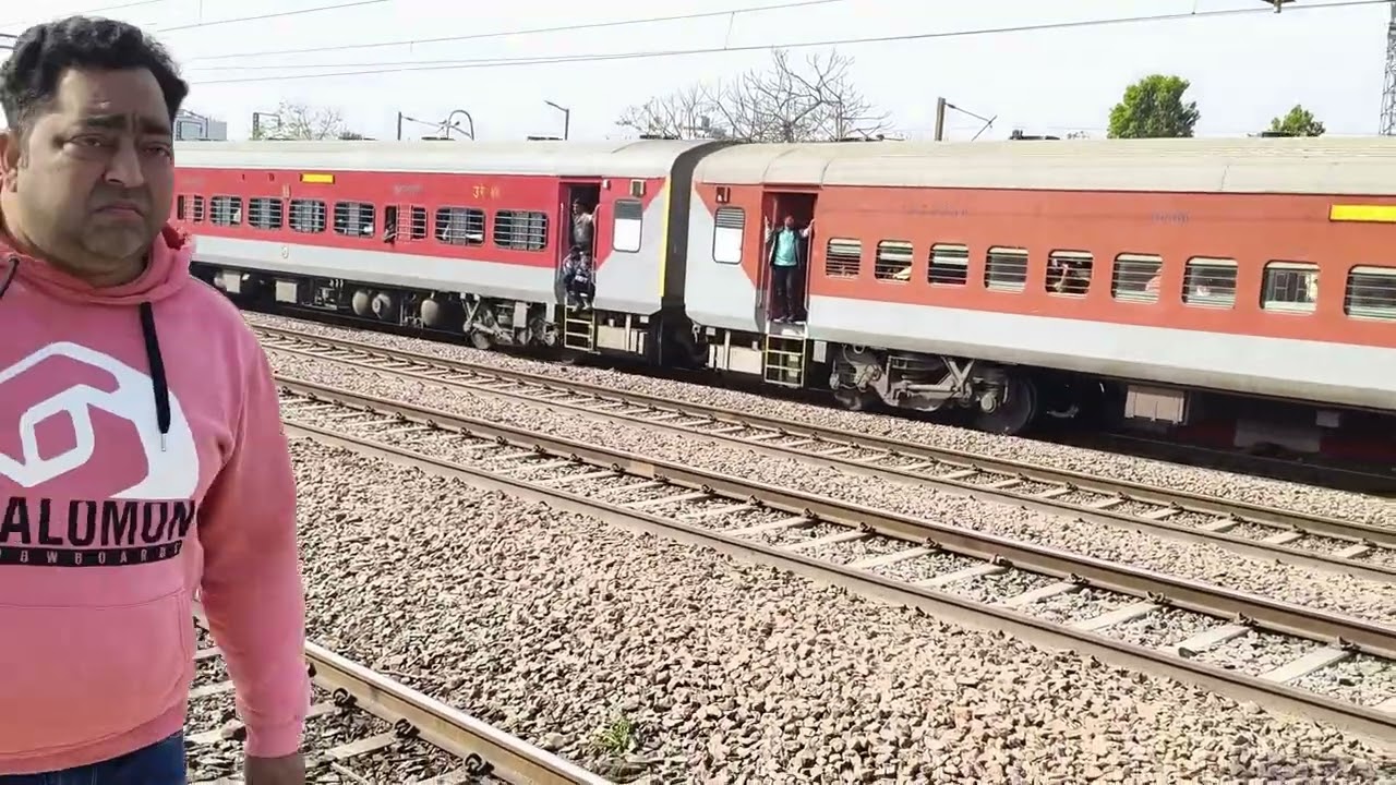 Darbhanga Humsafar express | sahibabad junction skip slowly slowly 