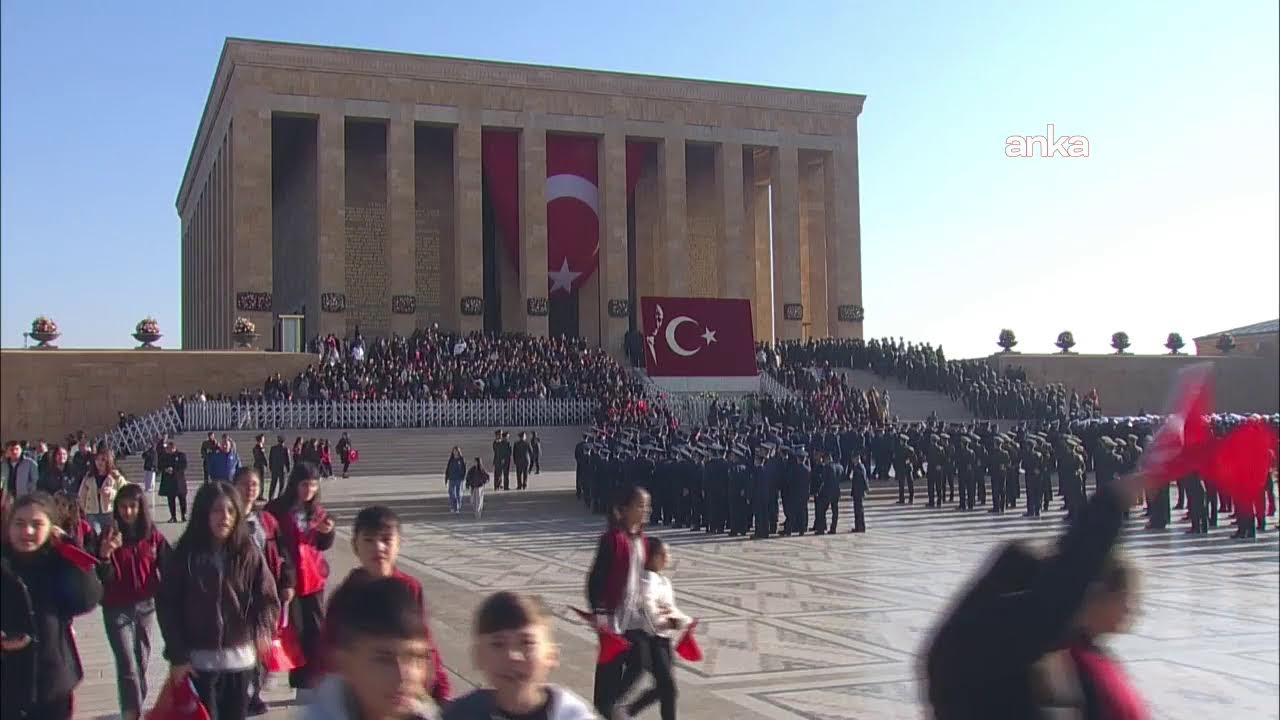 Devlet erkanı, Ulu &Ouml;nder Mustafa Kemal Atat&uuml;rk'&uuml; anma t&ouml;reni i&ccedil;in Anıtkabir'de