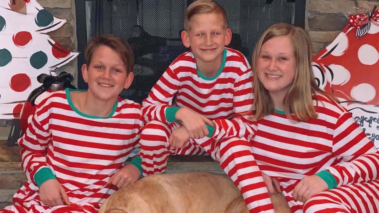 christmas eve shenanigans!! matching pjs, hiking & presents - vlogmas day 24