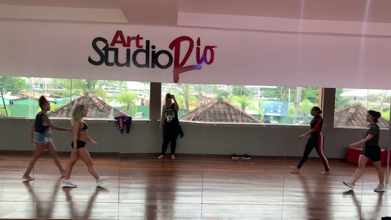 Primeiro ensaio / Coreografia Combatchy- Arielle Macedo