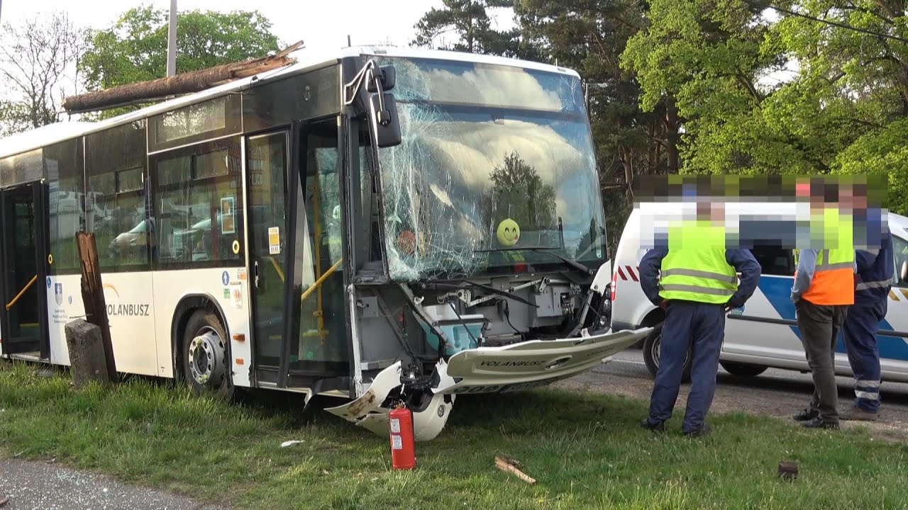 Техническое спасение сочлененного автобуса после ава...