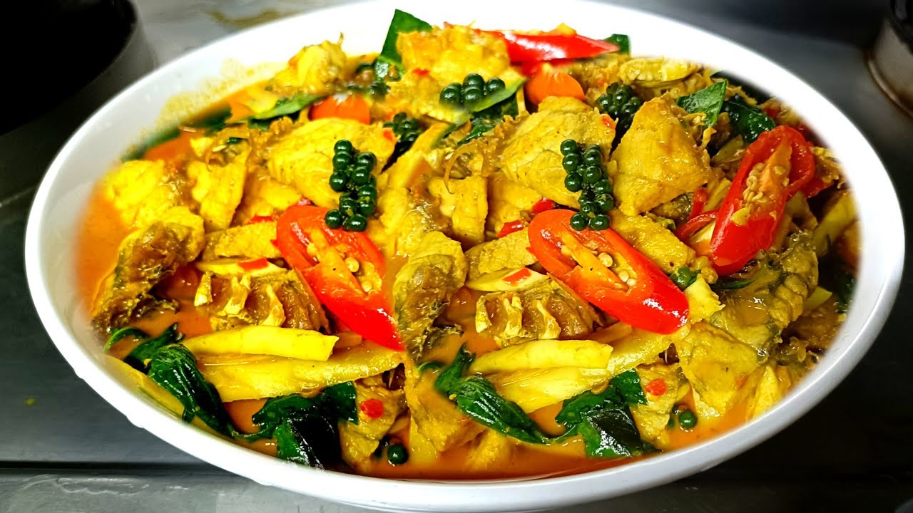 ผัดเผ็ดปลากะพงใหญ่ใส่ยอดมะพร้าวอ่อน#กับข้าวแช่บ ๆ