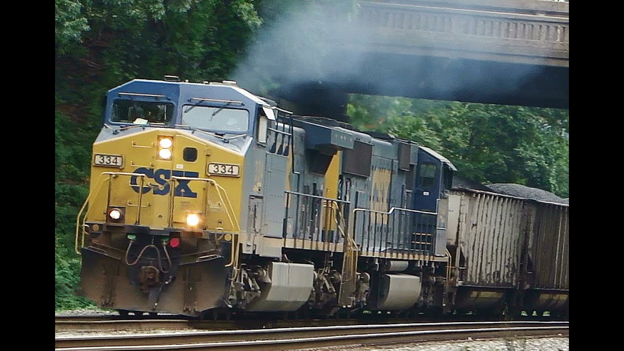 Full Coal Train U825 With EMD Engine in St. Denis