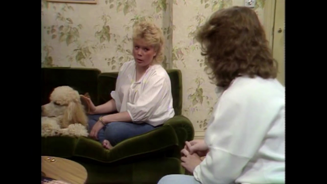 Michelle tells Princess Sharon she’s pregnant - Classic Eastenders