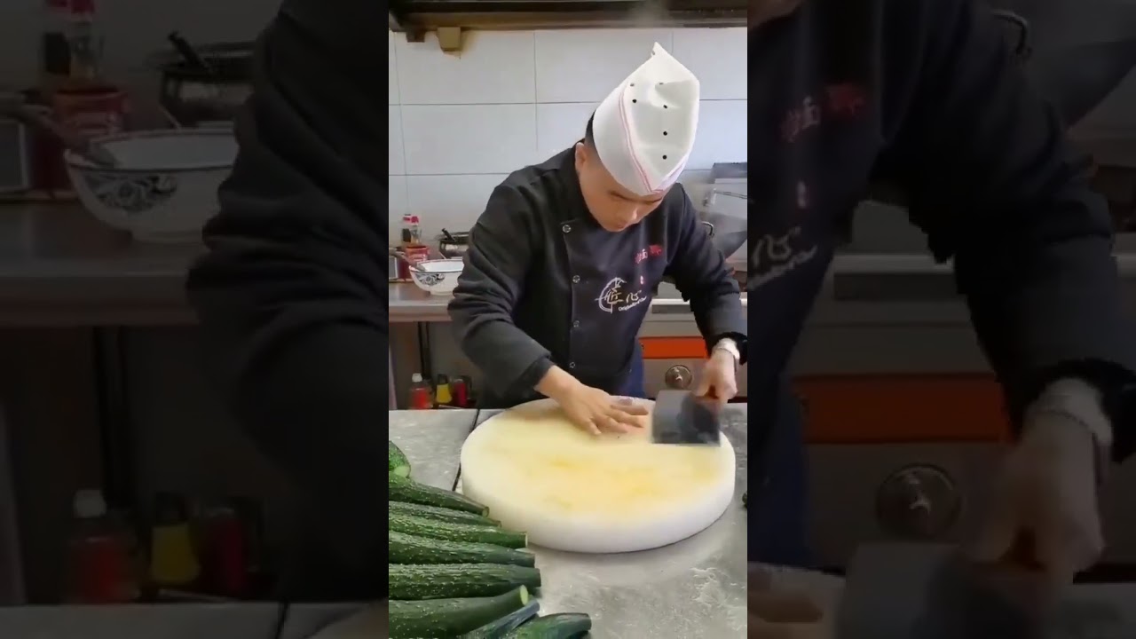 A Chinese chef shows amazing kitchen knife skills