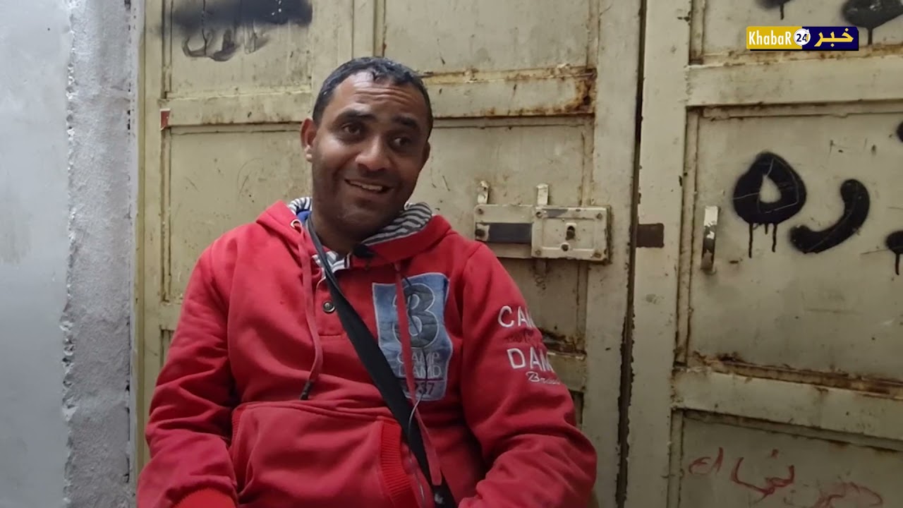 قصة كفاح المواطن ماجد مصاروة من عتيل الذي يعاني من اعاقات حركية ويعمل كبائع متجول