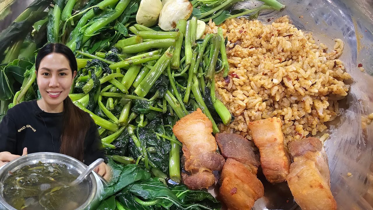 ข้าวคลุกน้ำพริกกินกับผัดผักบุ้งหมูทอด ซุปกระเจี๊ยบเปรี้ยวร้อนๆอร่อยมากค่ะ