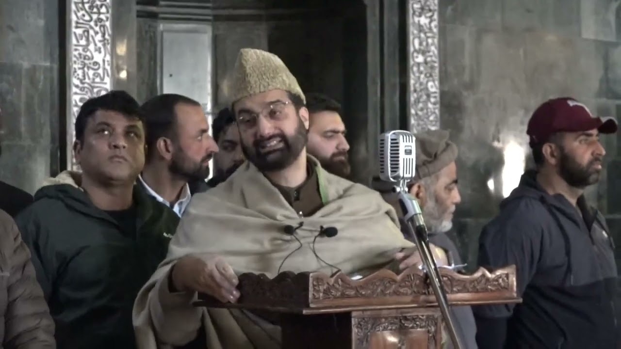 Mirwaiz Umar offers Friday prayers at Srinagar’s Jamia Masjid