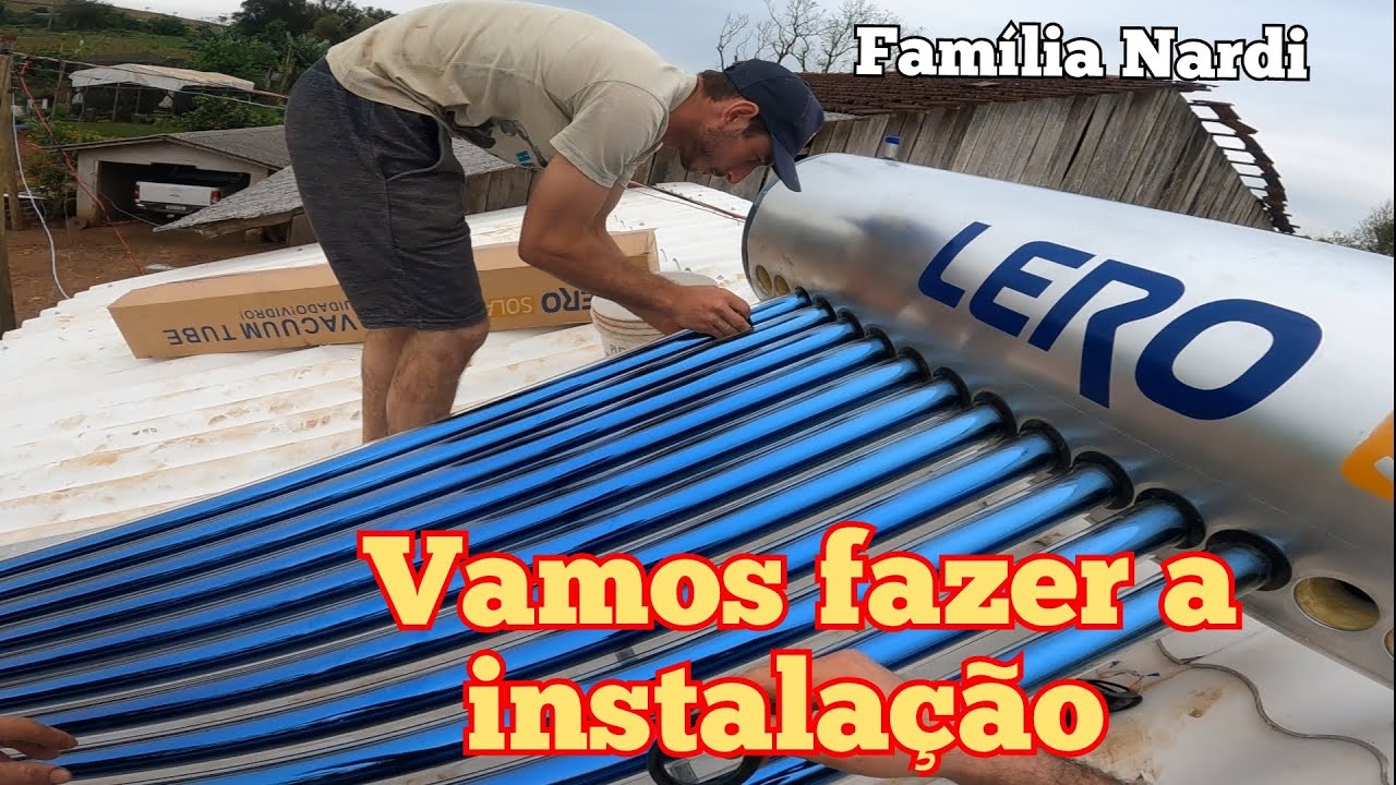 Fazendo a instalação do aquecedor solar da sala de ordenha do Douglas. Aquecedor solar Lero Fibras.