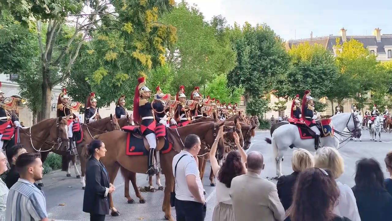 prise d'arme du régiment de cavalerie de la garde républicaine