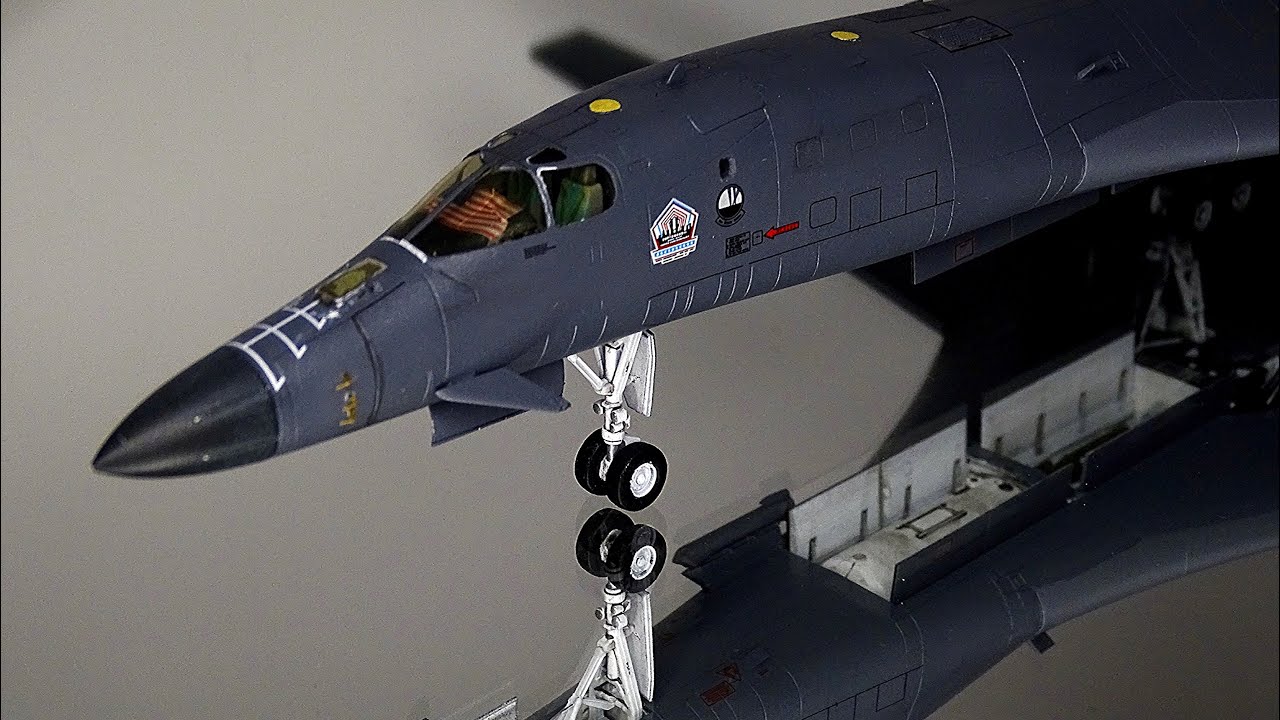 Assembly|1/144|AcademyHobby|USAF|Rockwell B-1B Lancer|86-0124