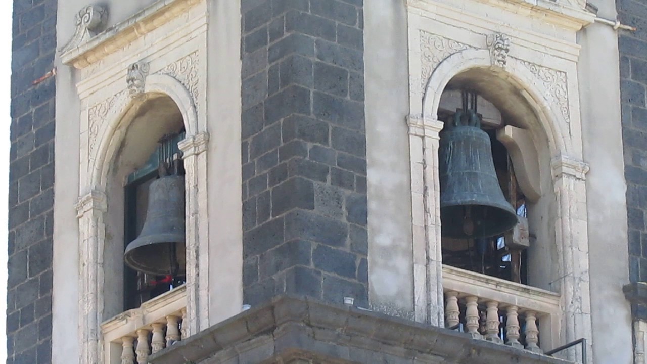 Solenne e festoso scampanio della basilica s.caterina a Pedara