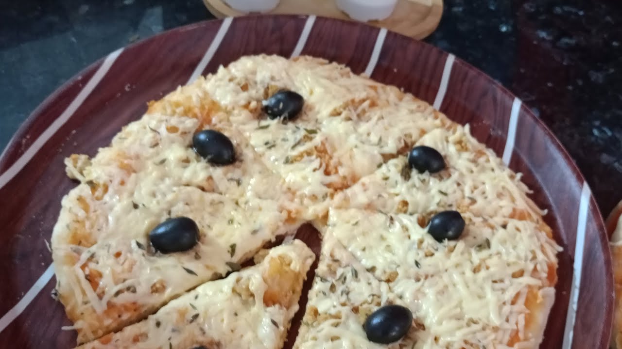 جبتلكم بيتزا 🍕 تاع محلات بوحدة عجينة خفيفة قطن بوصفة مضمونة وناجحة 😋🥰🥰