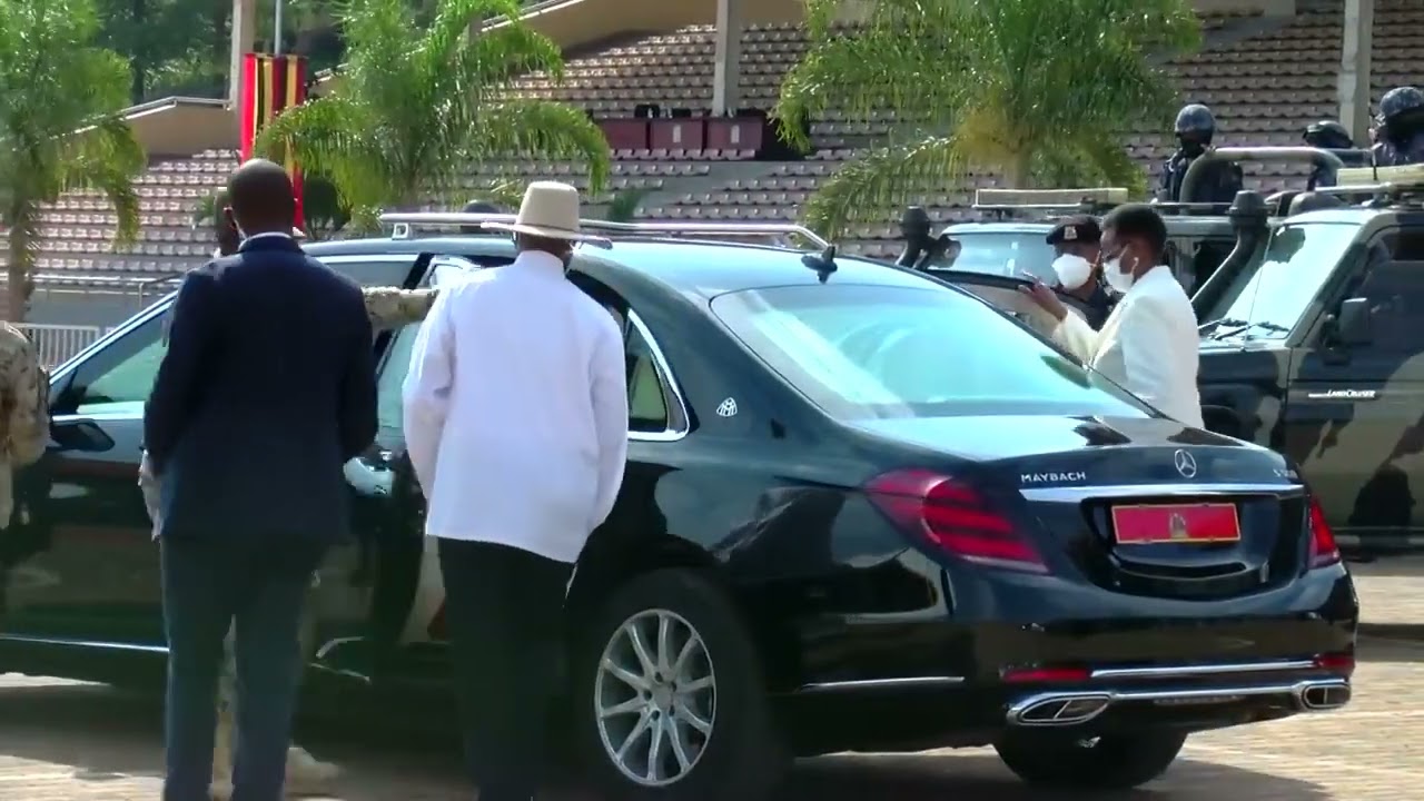 PRESIDENT MUSEVENI DANCING HIS TRADITIONAL DANCE EKITAGURIRO CHALLENGING