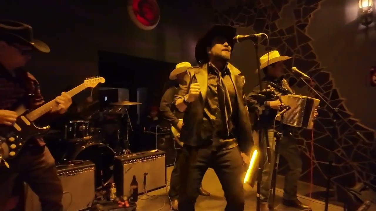 T-Cuadra - Estoy Enamoraa, En Vivo desde el Café Iguanas Mty,Mx