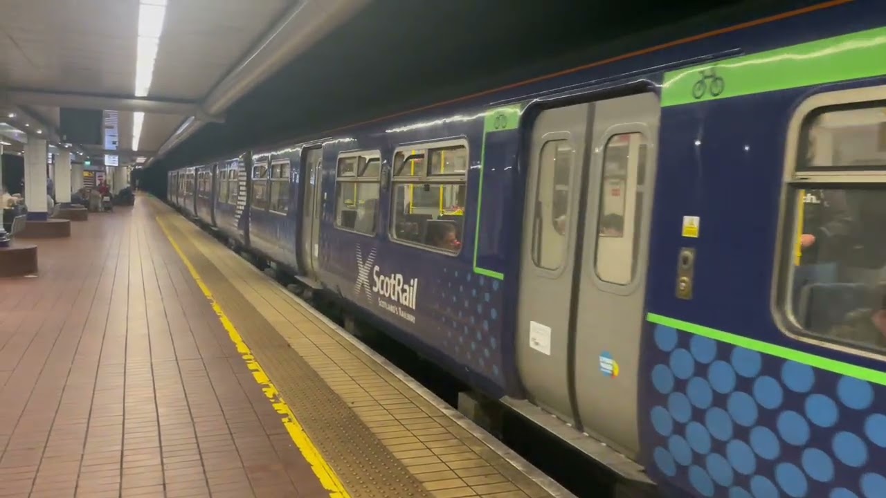 Trains at Glasgow Central and Queen Street 