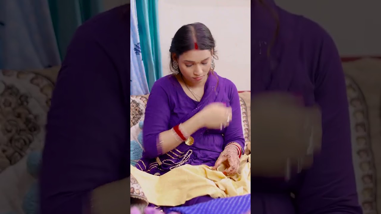 रती को क्या हो गया है मुझसे  लड़ाई नहीं कर रही है सब काम आराम से कर रही है जरूर दाल में कुछ काला है