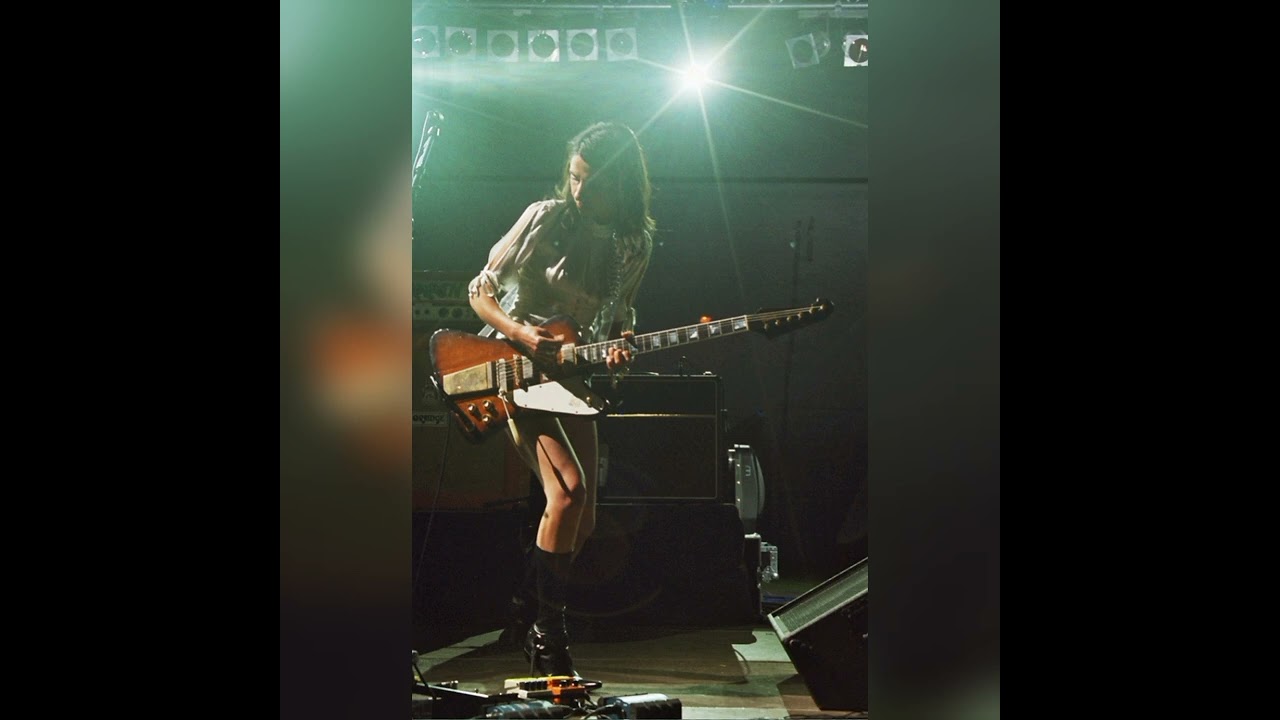 PJ Harvey - Shake Your Hips (Slim Harpo cover, 2004)