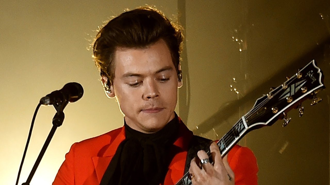 Twitter Praises Harry Styles For Being 