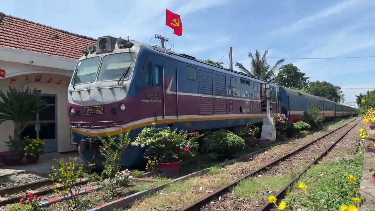 (231 - Tàu Tết 2026) D19E-952 kéo tàu tăng cường STK4 đi Tam Kỳ (11:07 - 18/02/2026)