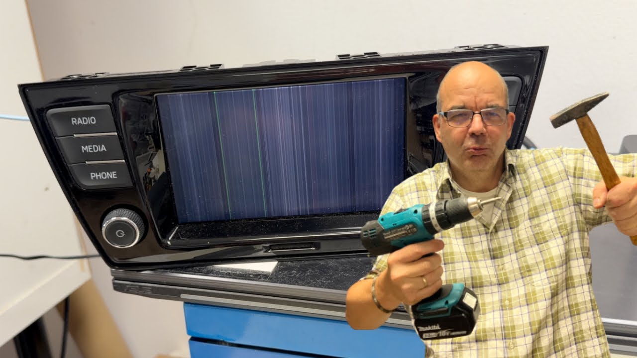 Ich tausche das &Scaron;koda Rapid Swing NAVI MIB2 Entry LCD-Reparatur