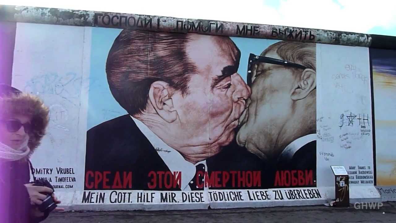 East Side Gallery (The Wall Art) - In A Berlin Minute (Week 95) [HD]