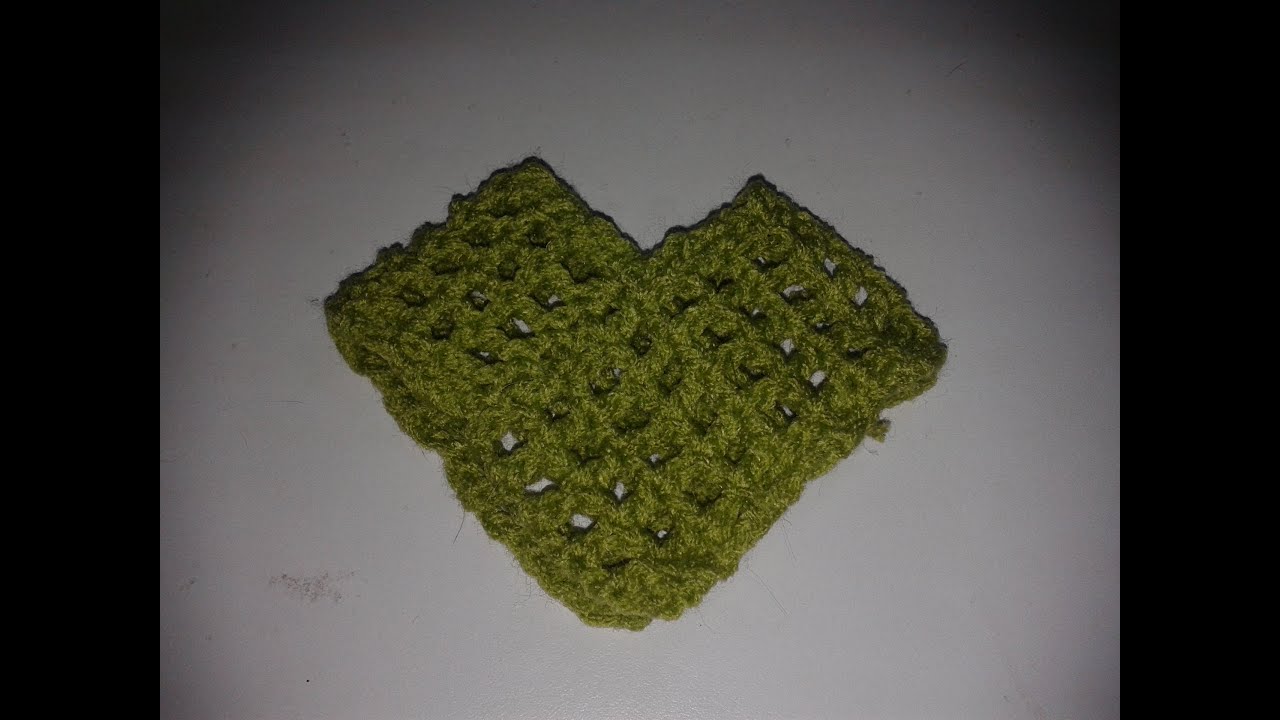 Cómo formar un poncho o capa con dos rectángulos tejidos a gancho o agujas.