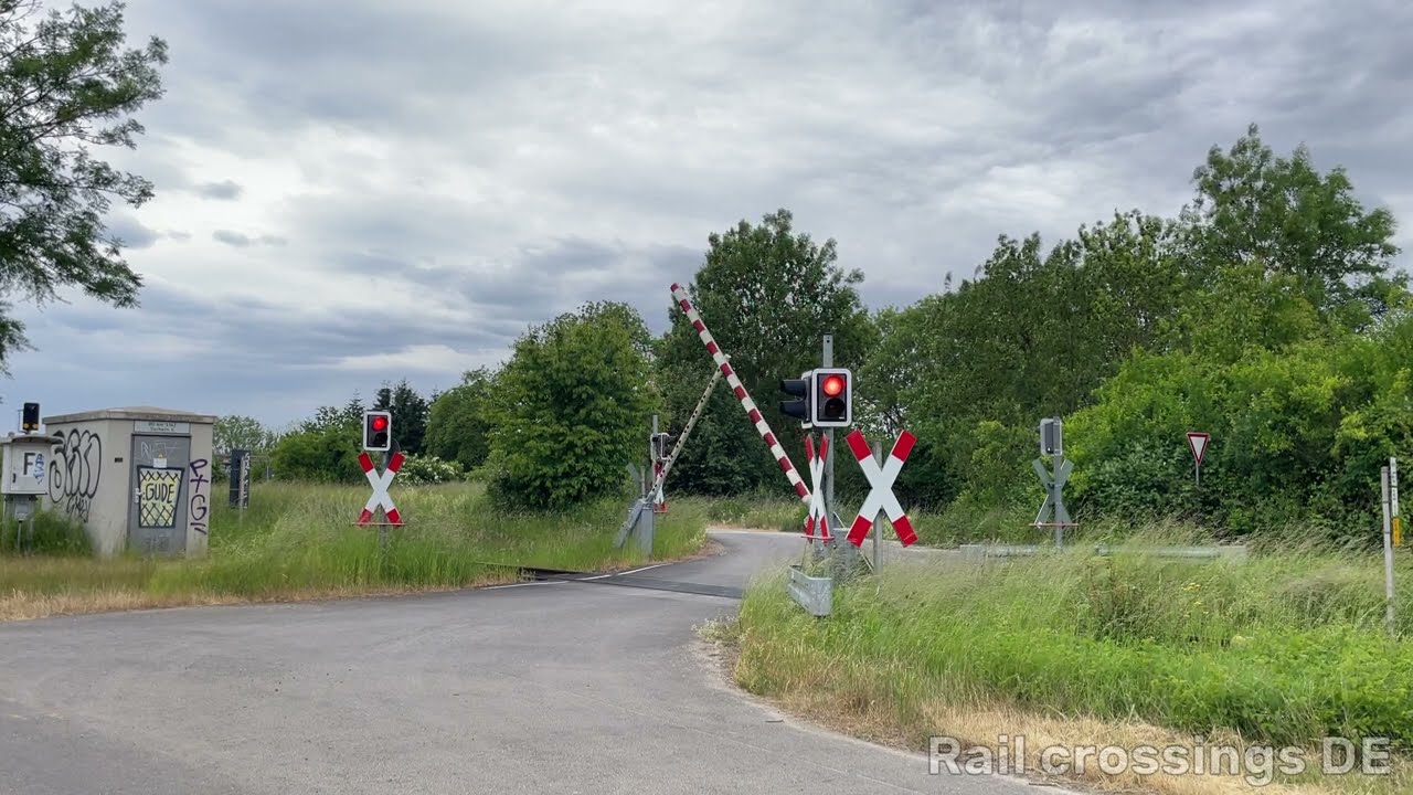 [4K] Rail crossing Friedberg [DE] ⨉ Bahnübergang ⨉ Spoorwegovergang | Rail crossings DE