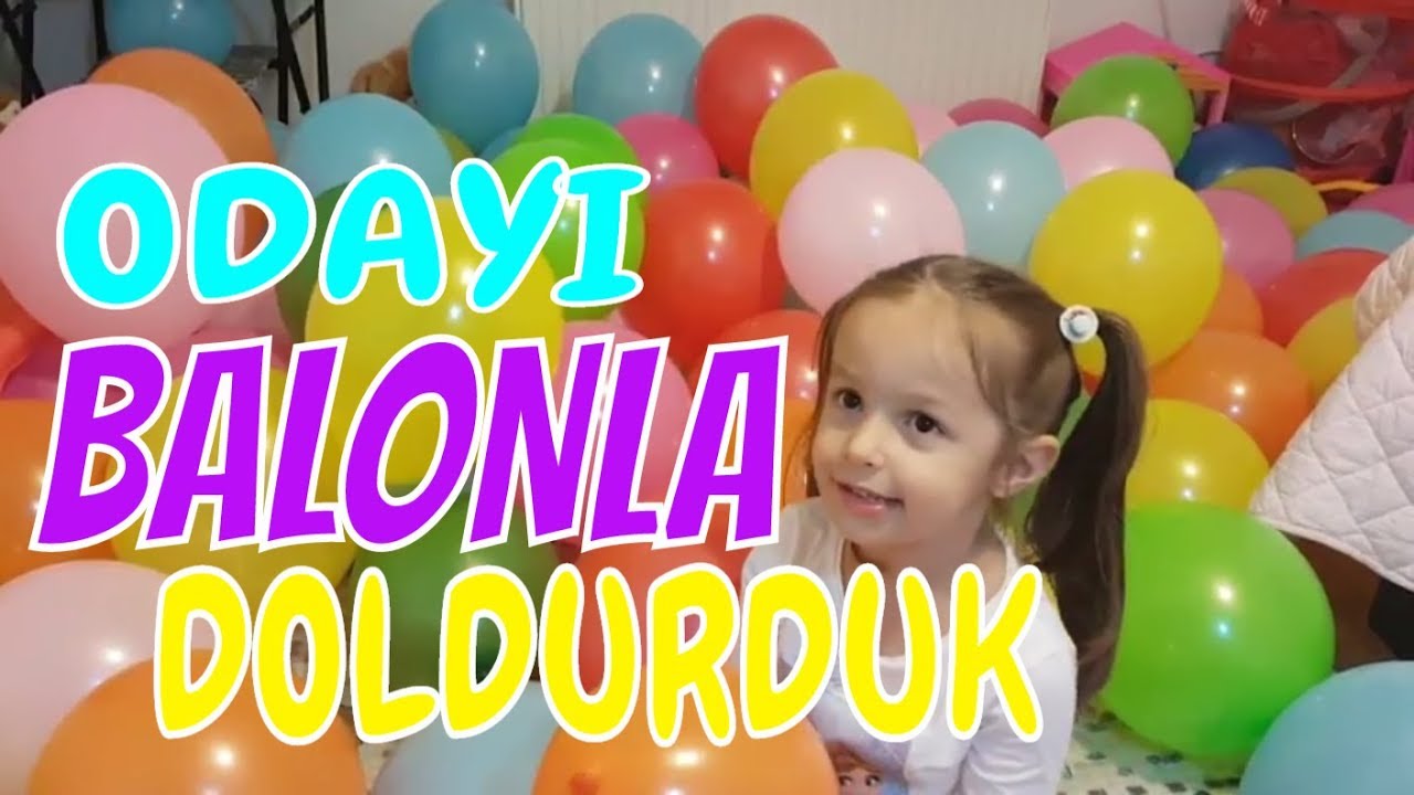 100  balon şişirdik ve patlattık. İçindeki Barbie süpriz yumurtaları bulduk. Boom Boom Balloon