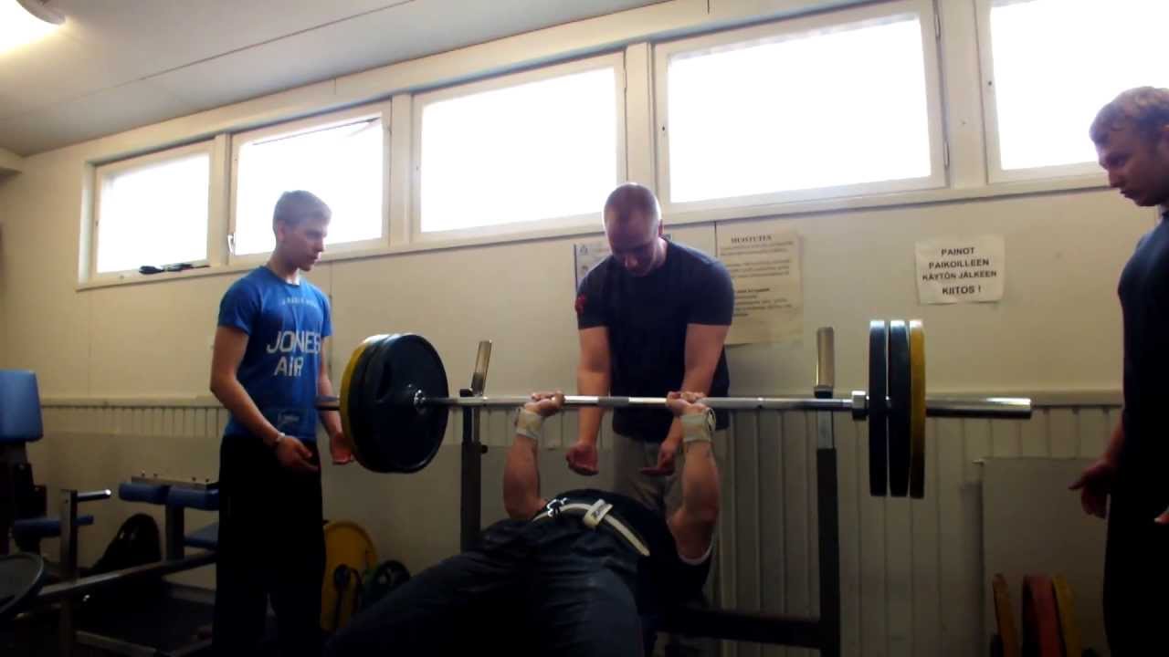 Kimmo Harju Close grip bench press 12x130kg, kapea penkki