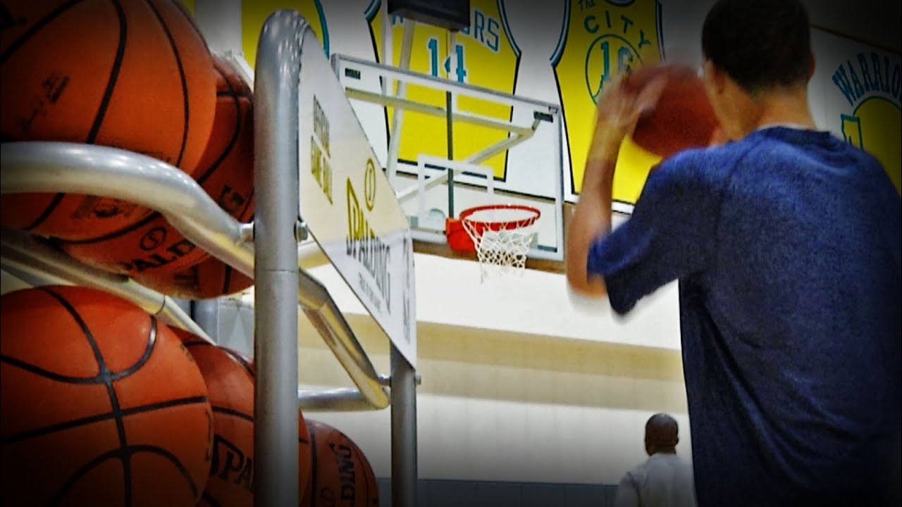 Steph Curry preps for the 3-Point Contest