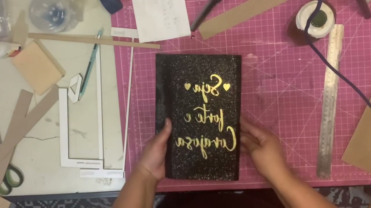 Capa fixa com corte a laser - capa para biblia em cartonagem