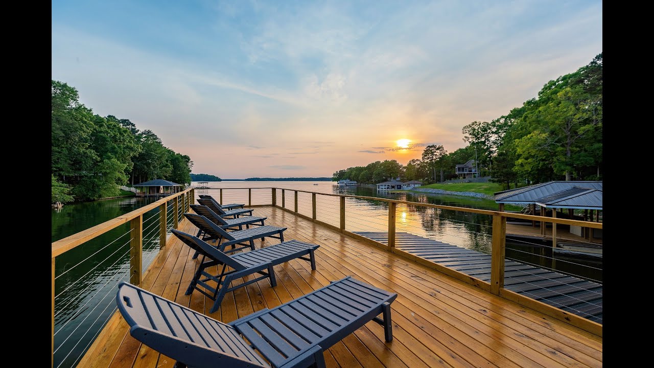 Lake Gaston Vacation Home Rental | Carried Away 10 Bedroom 7000sqft | LakeGastonVacationHomes.com