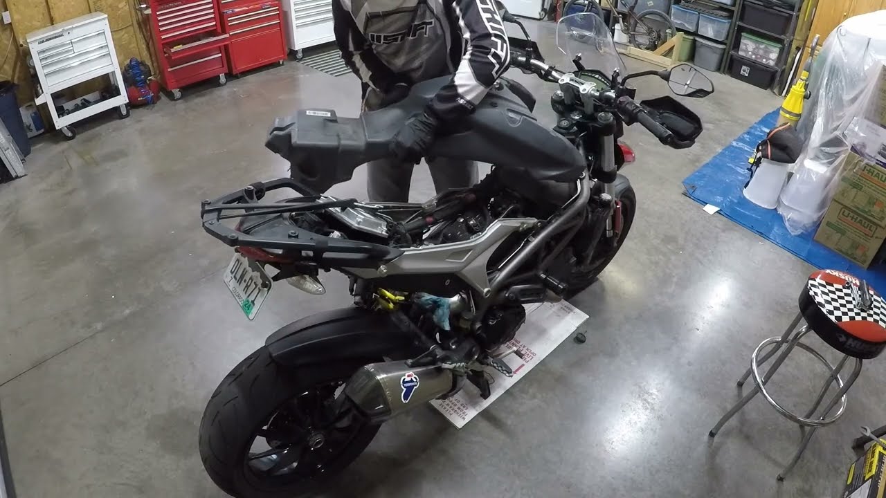 Ducati Hyperstrada / Hypermotard 821 - Air Filter Change with Fuel Tank Removal