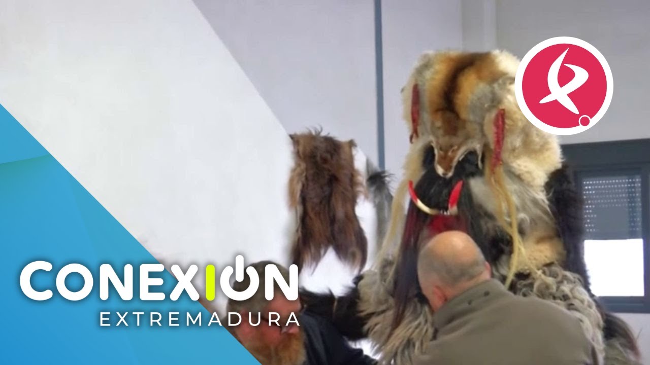 Así se preparan las Carantoñas para salir a las calles de Acehúche | Canal Extremadura