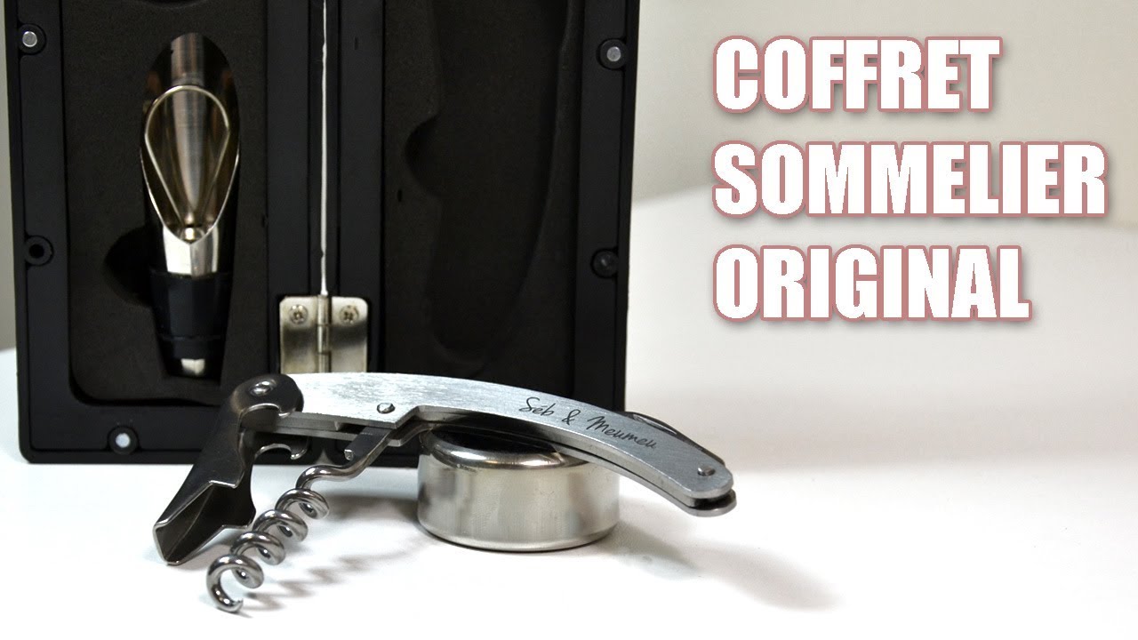 Coffret original avec tire bouchon en acier grav&eacute;