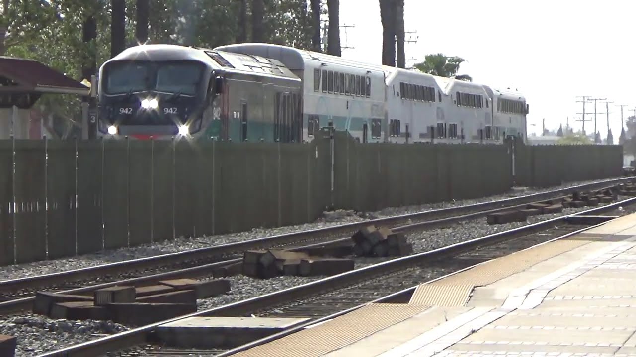 Metrolink's Rapid Response LA To Inland Valley With Leading F125 Diverging Track 3 To Track 2