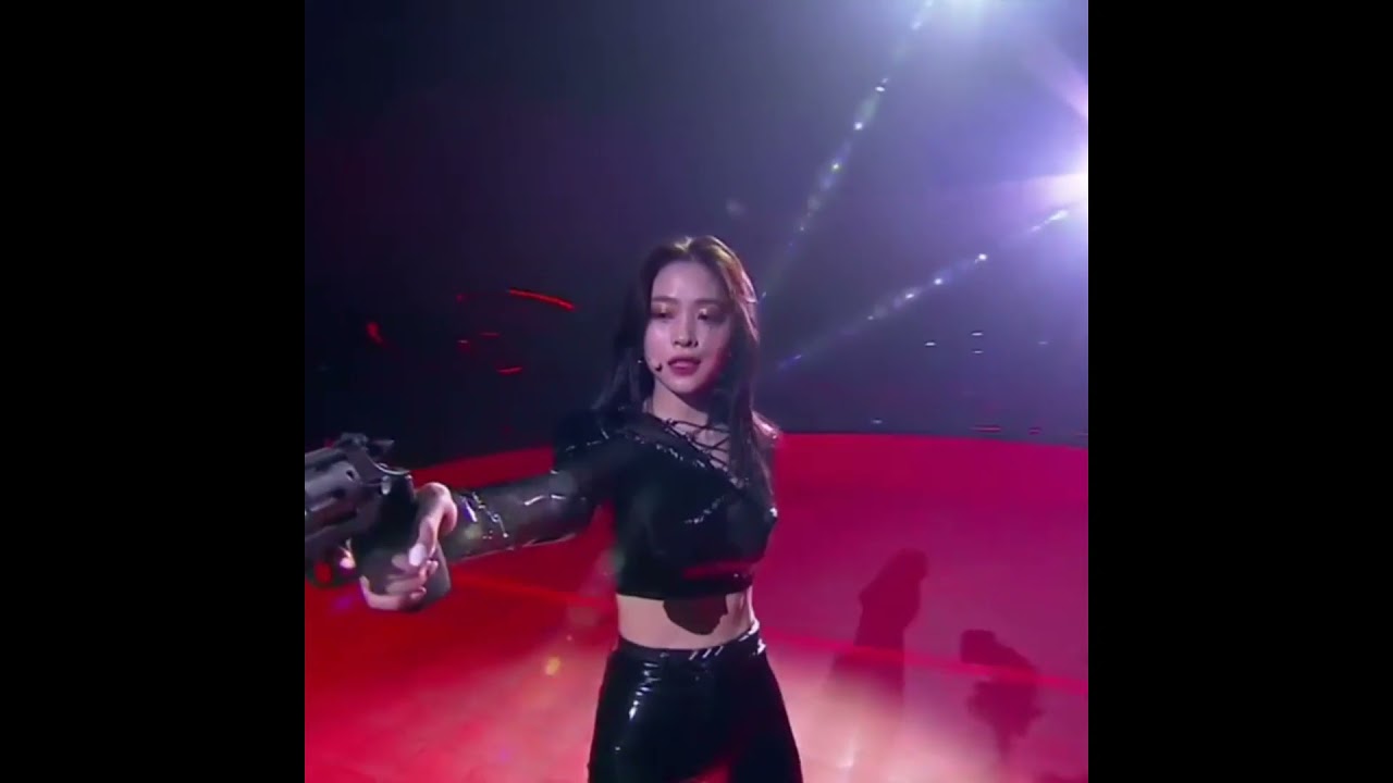 SHIN RYUJIN (Itzy - Mafia) & Heo Sung Tae (Squid Game) - Action/Fighting Performance